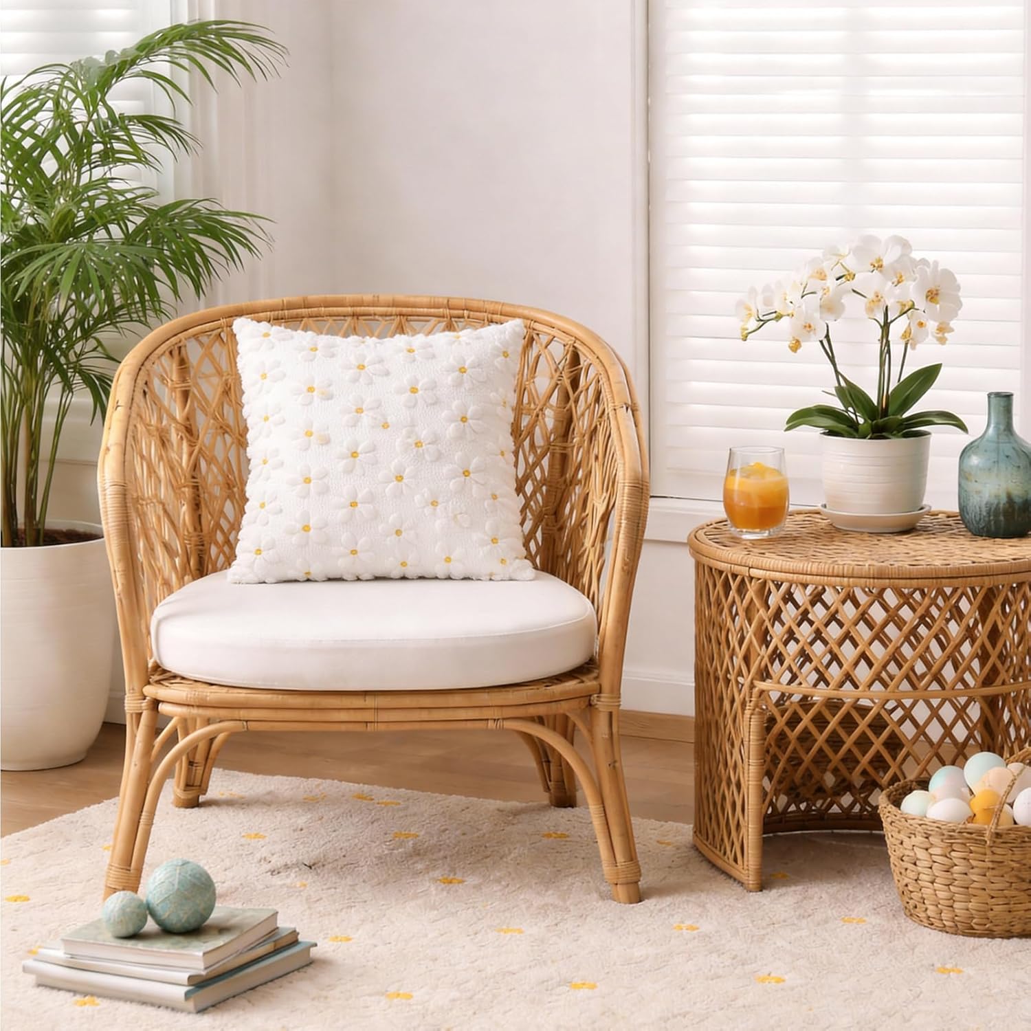 Yuubin Spring Summer Pillow Covers 18x18 Set of 2,White Daisy Pillow Cases Home Sofa Farmhouse Outdoors Indoor Couch Holiday Decor Plush Faux Fur Floral Pillow Decorations