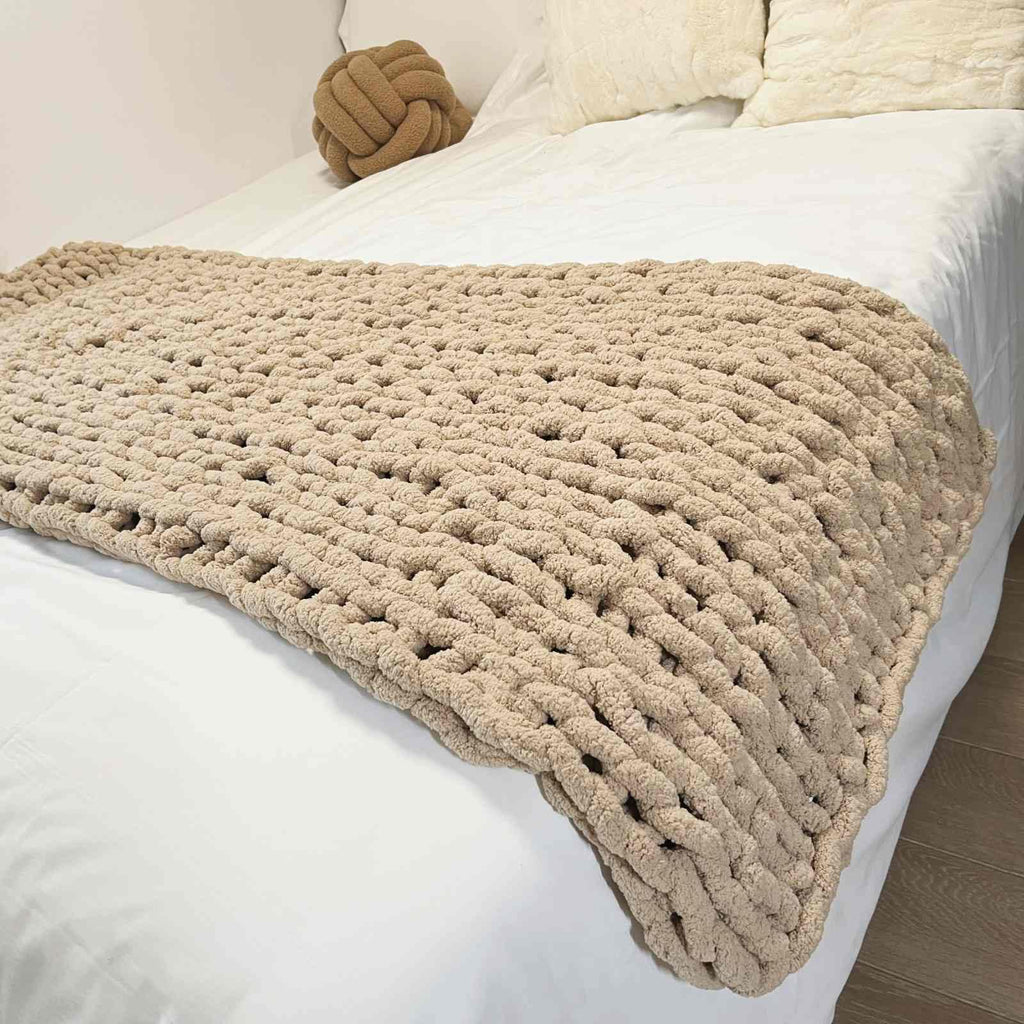 Chunky Knit Blanket Throw 40"×40", Hand Knitted Warm Chenille Throw Blanket, Home Decor Soft Thick Yarn Cable Knit Blanket, Soft Breathable Fleece Banket Christmas for Couch Bed Sofa Best Gift (Gray)