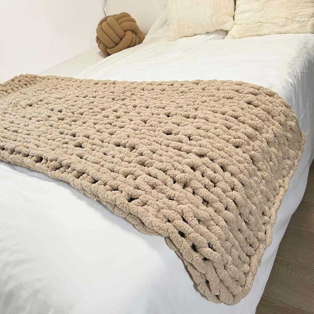Chunky Knit Blanket Throw 40"×40", Hand Knitted Warm Chenille Throw Blanket, Home Decor Soft Thick Yarn Cable Knit Blanket, Soft Breathable Fleece Banket Christmas for Couch Bed Sofa Best Gift (Gray)