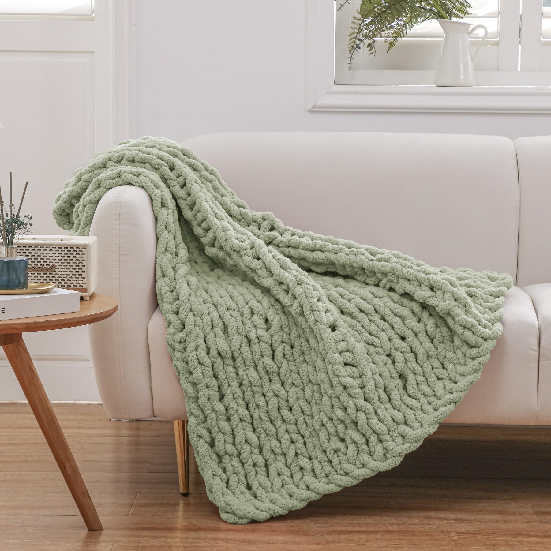 WESHIONGOO Chunky Knit Blanket Throw 40"*40" Knitted Throw Blankets for Couch Bed Fluffy Soft Blanket with Jumbo Chenille Yarn Thick 100% Handmade(Black)
