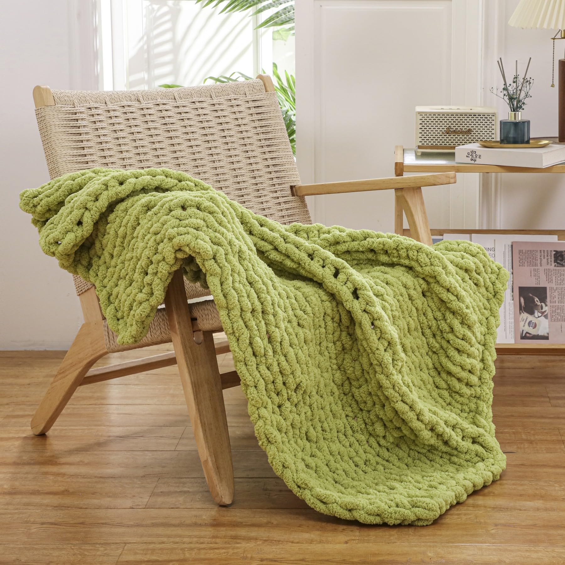 WESHIONGOO Chunky Knit Blanket Throw 40"*40" Knitted Throw Blankets for Couch Bed Fluffy Soft Blanket with Jumbo Chenille Yarn Thick 100% Handmade(Black)