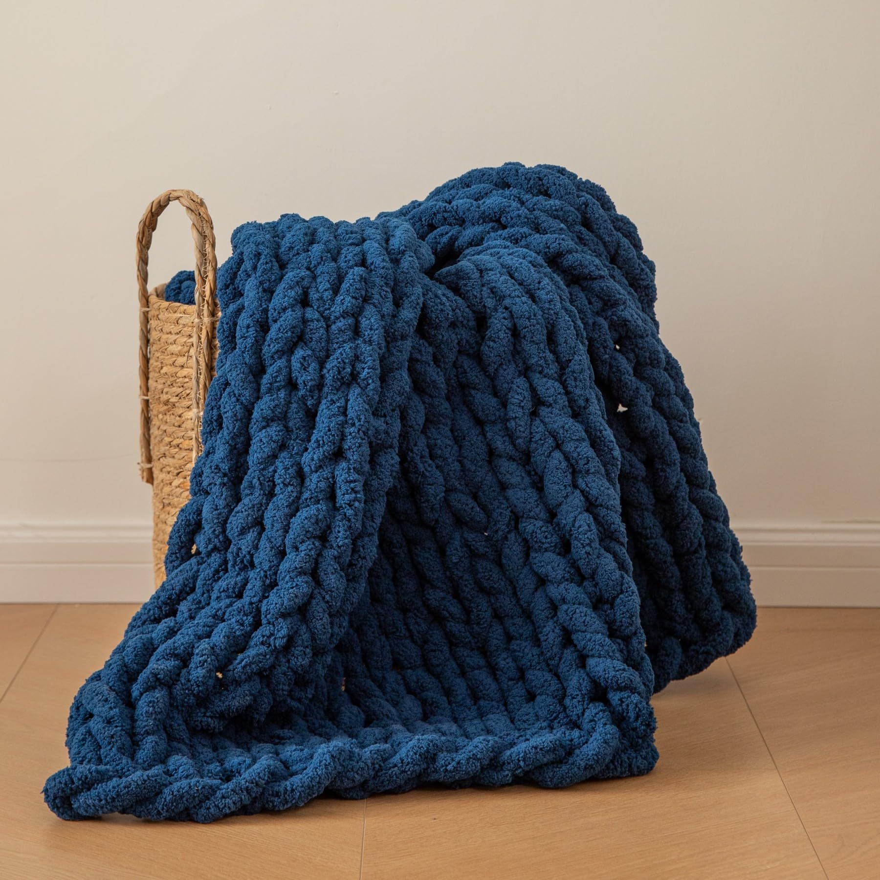 WESHIONGOO Chunky Knit Blanket Throw 40"*40" Knitted Throw Blankets for Couch Bed Fluffy Soft Blanket with Jumbo Chenille Yarn Thick 100% Handmade(Black)