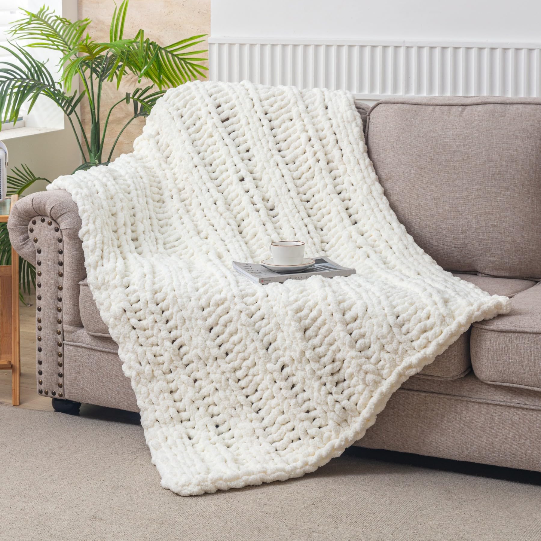WESHIONGOO Chunky Knit Blanket Throw 40"*40" Knitted Throw Blankets for Couch Bed Fluffy Soft Blanket with Jumbo Chenille Yarn Thick 100% Handmade(Black)