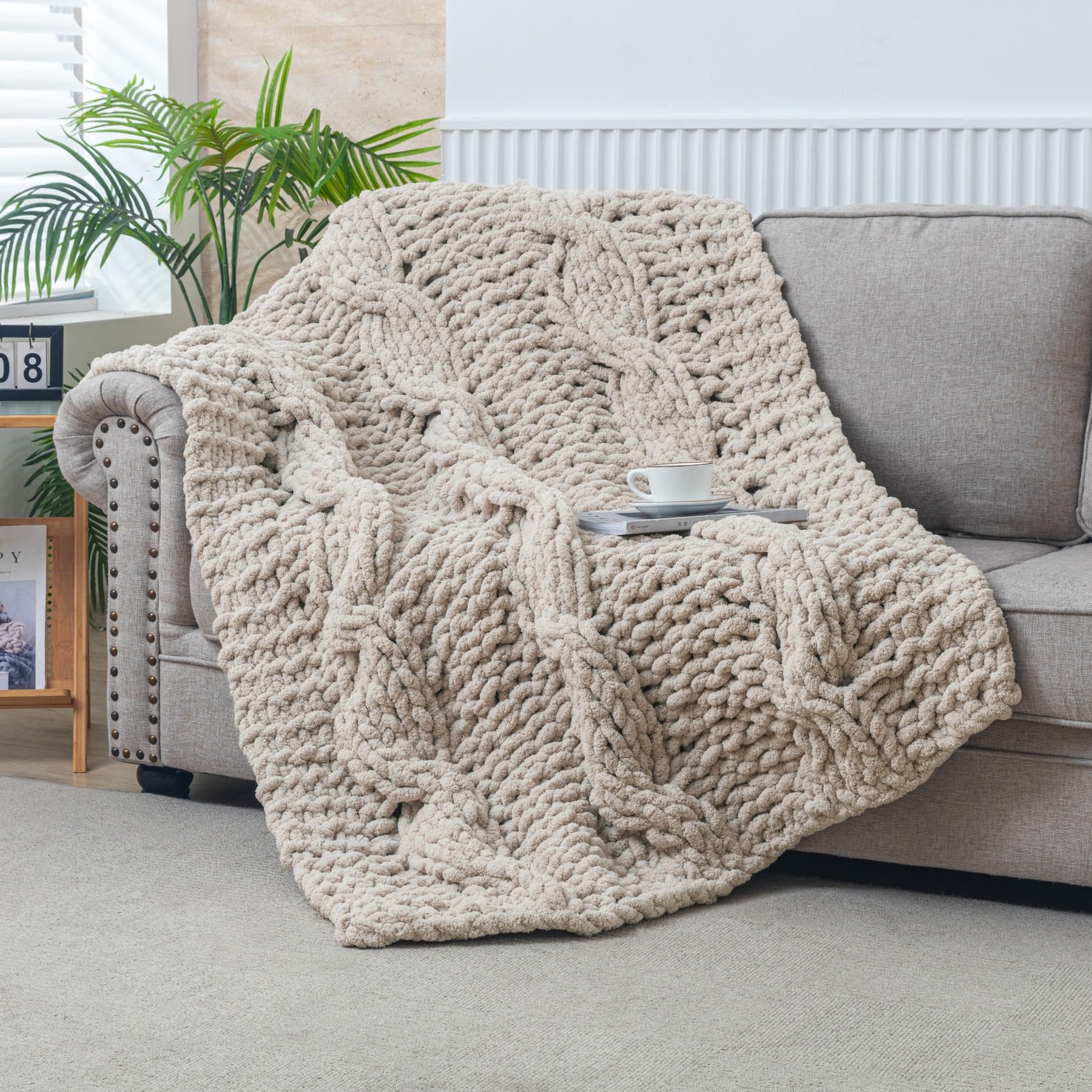 WESHIONGOO Chunky Knit Blanket Throw 40"*40" Knitted Throw Blankets for Couch Bed Fluffy Soft Blanket with Jumbo Chenille Yarn Thick 100% Handmade(Black)